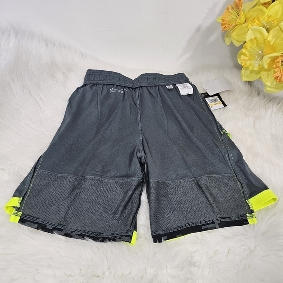 Under Armour Boy's shorts,  size medium gray/green new. - Picture 10 of 12
